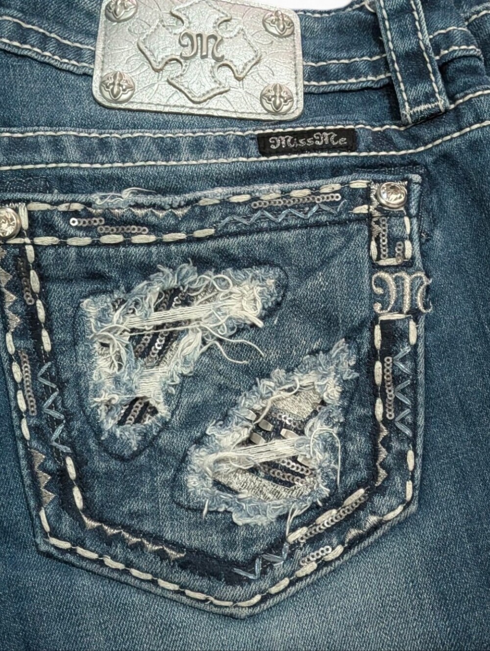 Miss Me Jeans Women’s 31 Signature Boot Cut Medium Wash Rhinestone Stud Pocket - Picture 4 of 8